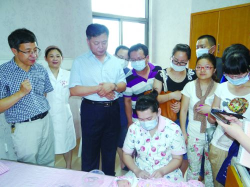 小儿推拿名家王立新教授指导新生儿黄疸推拿治疗