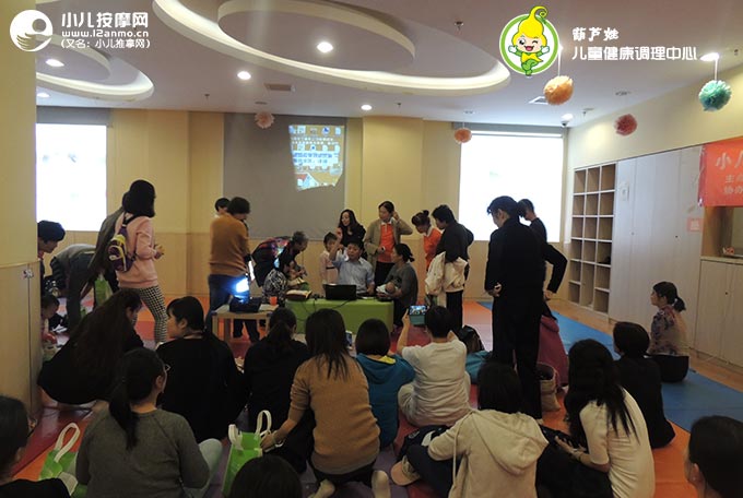 葫芦娃小儿推拿金宝贝公益讲座照片